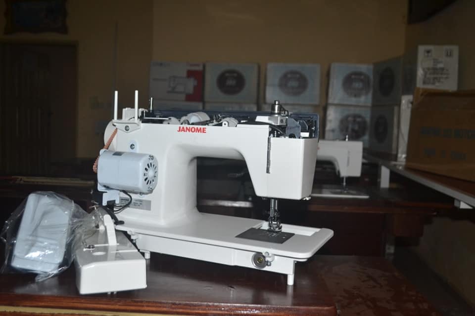 image machine à coudre 2