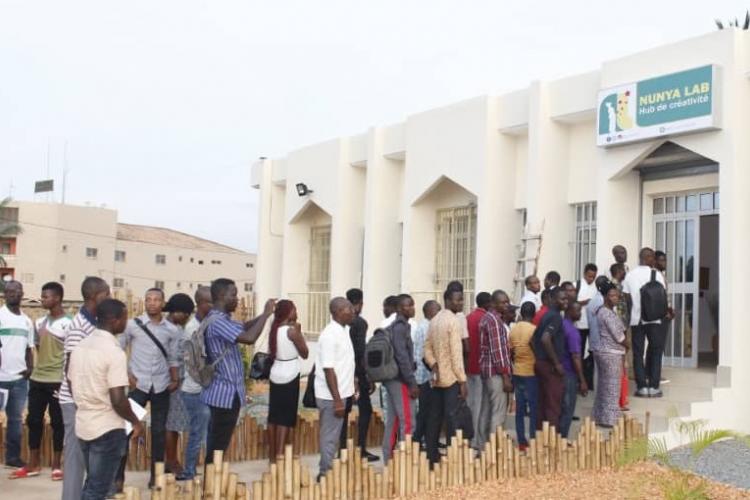 Coupure de ruban, NUNYALAB